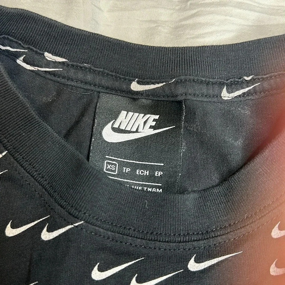 Cropped Nike T - Picture 2 of 4